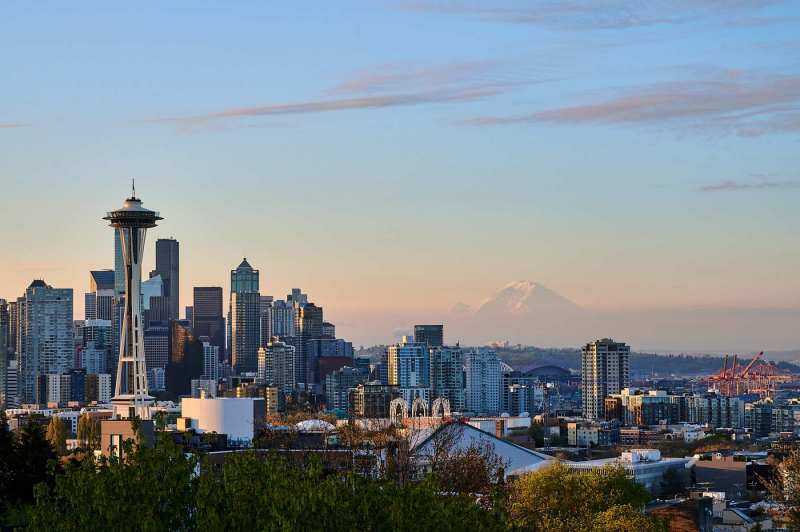 The Space Needle and Mount Rainier viewed from Kerry Park just after sunrise